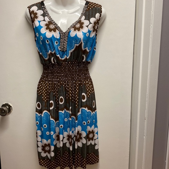 Ladies Dress - Picture 1 of 4